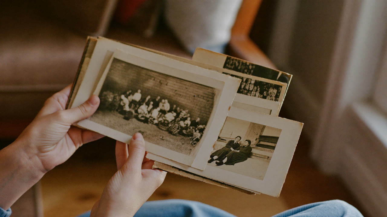 色あせた古い写真をAIでよみがえらせる — 復元・色付け（2026）