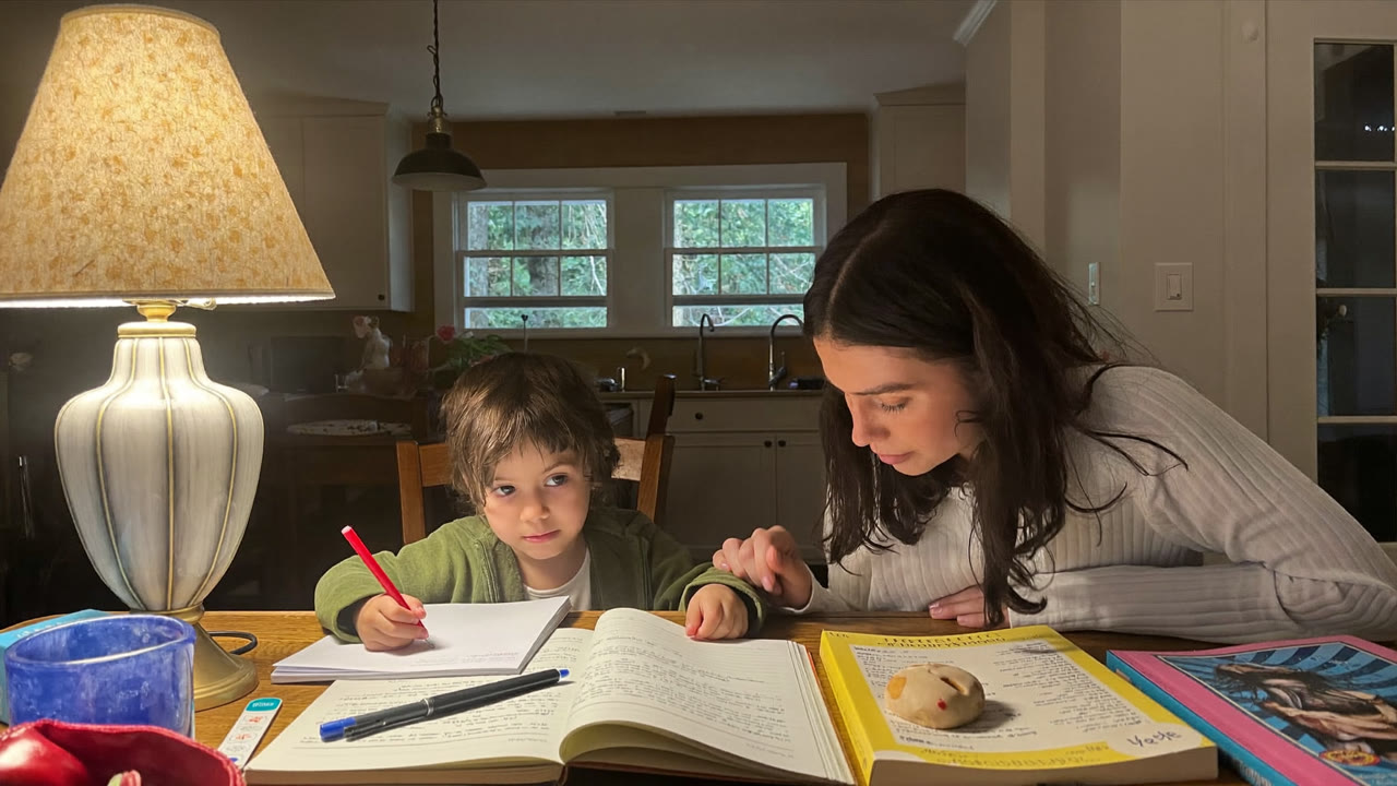 Ajudar seu filho a estudar com IA — Guia seguro para pais (2026)